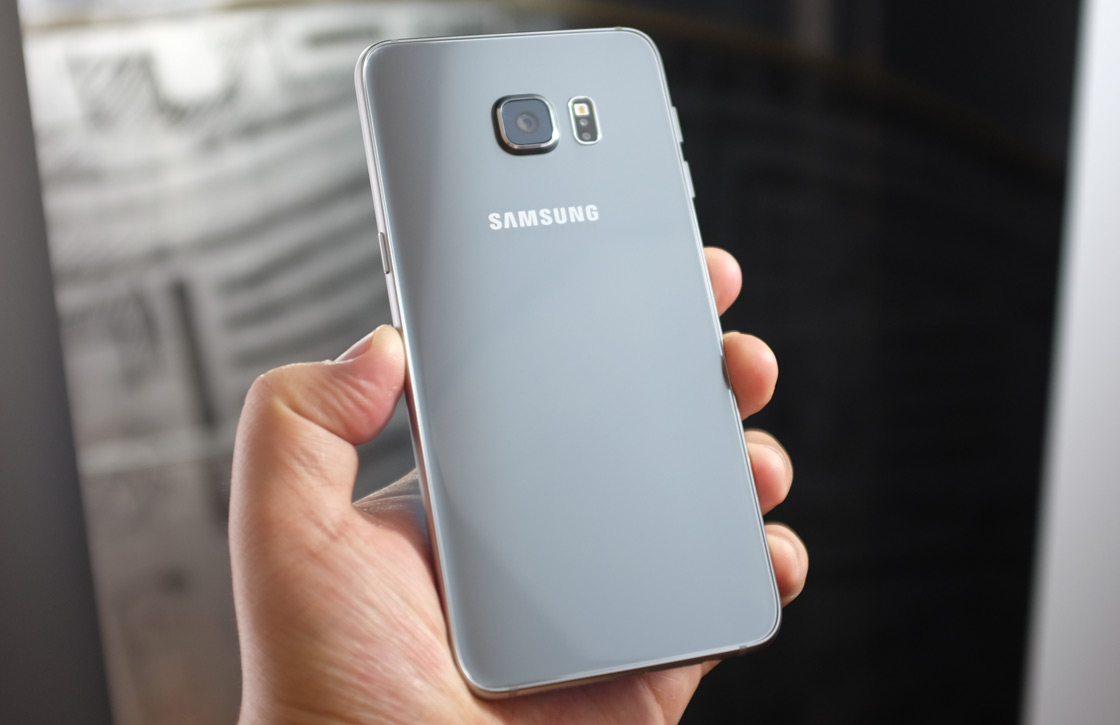 Samsung Galaxy S6 Edge plus in vogelvlucht